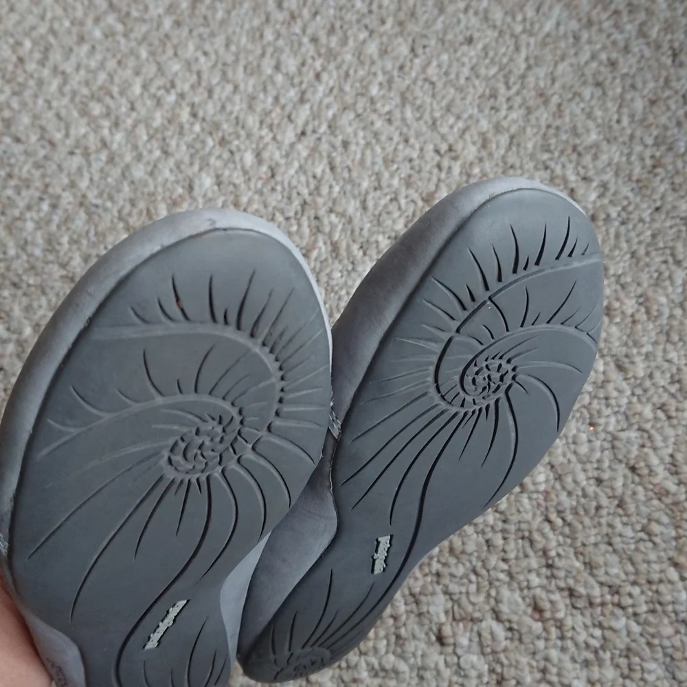 Patagonia Maha gray Breathe Black Nubuck Leather Ballet Flats size 7